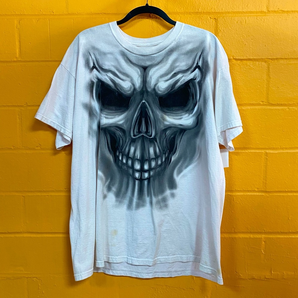 Skull graphic shirt